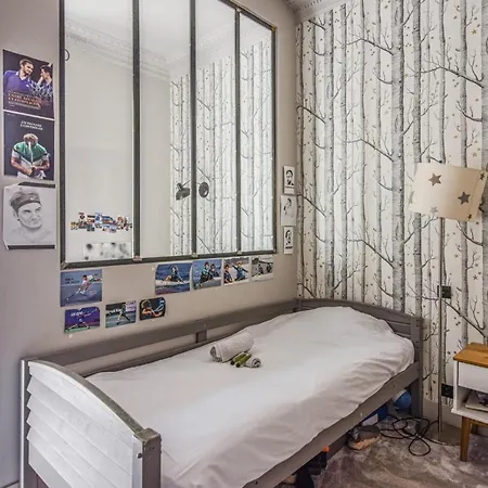 Wonderful Flat 10 Min Away From The Champs Elysees - - Welkeys * Paříž