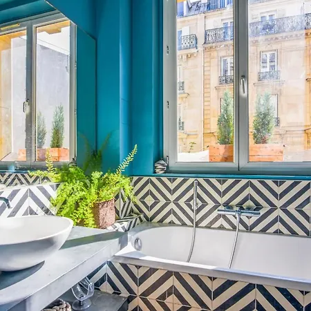 Wonderful Flat 10 Min Away From The Champs Elysees - - Welkeys * Paříž
